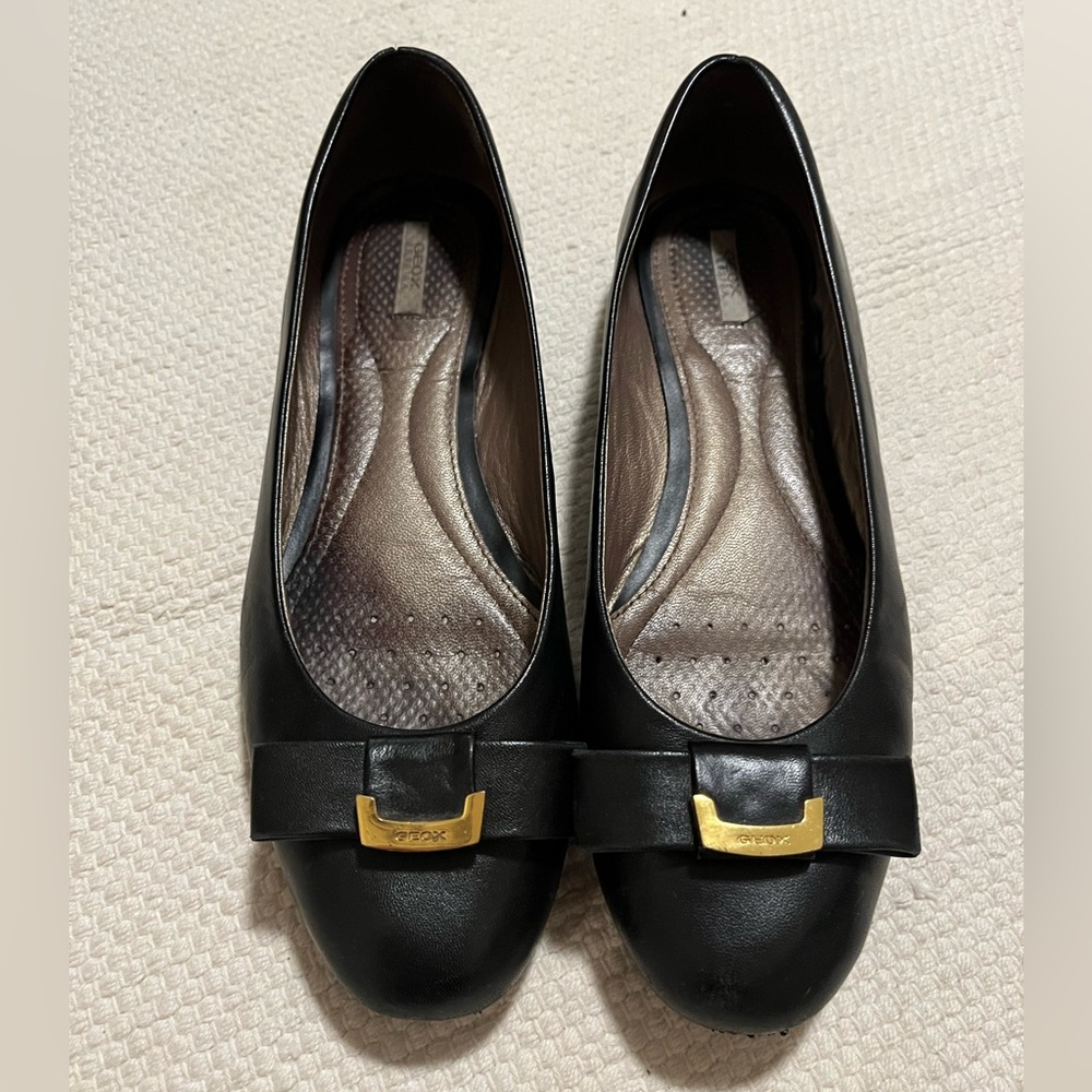 GEOX respira leather ballet flats with gold buckle size 9